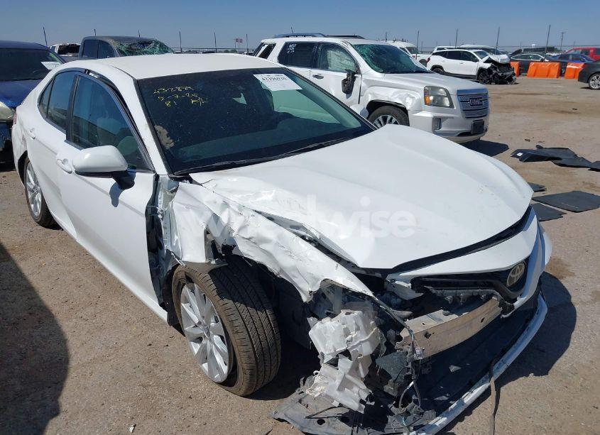 Photo 6 of 2018 Toyota Camry LE (VIN 4T1B11HK6JU154980)