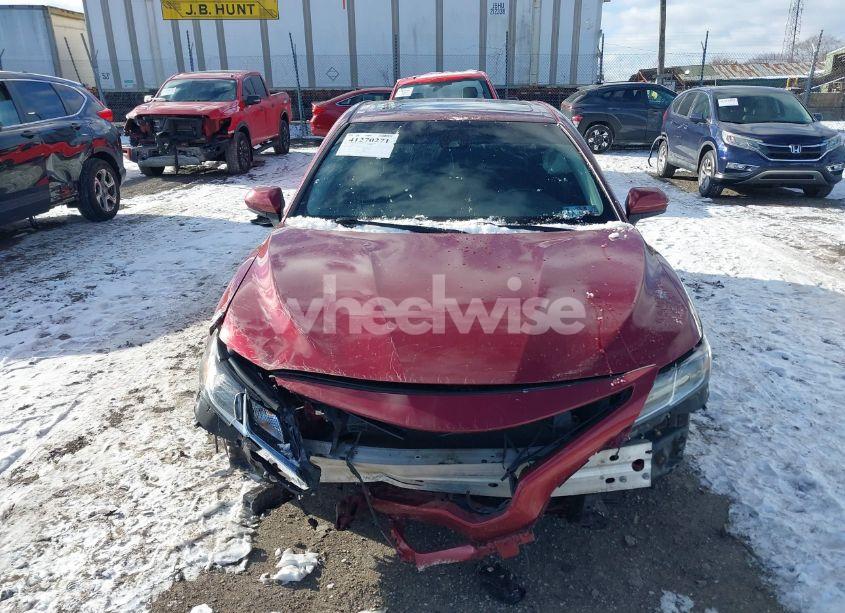 Photo 13 of 2018 Toyota Camry SE (VIN 4T1B11HK6JU505015)