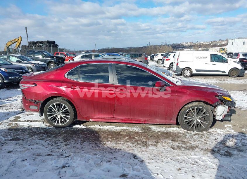 Photo 14 of 2018 Toyota Camry SE (VIN 4T1B11HK6JU505015)