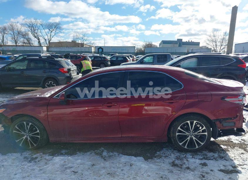 Photo 15 of 2018 Toyota Camry SE (VIN 4T1B11HK6JU505015)