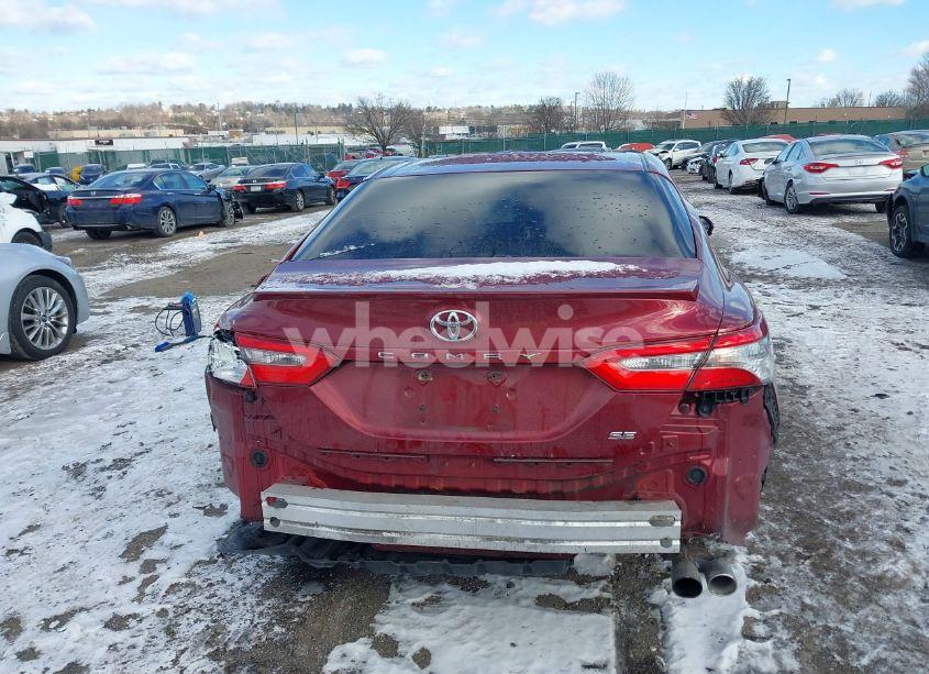 Photo 17 of 2018 Toyota Camry SE (VIN 4T1B11HK6JU505015)