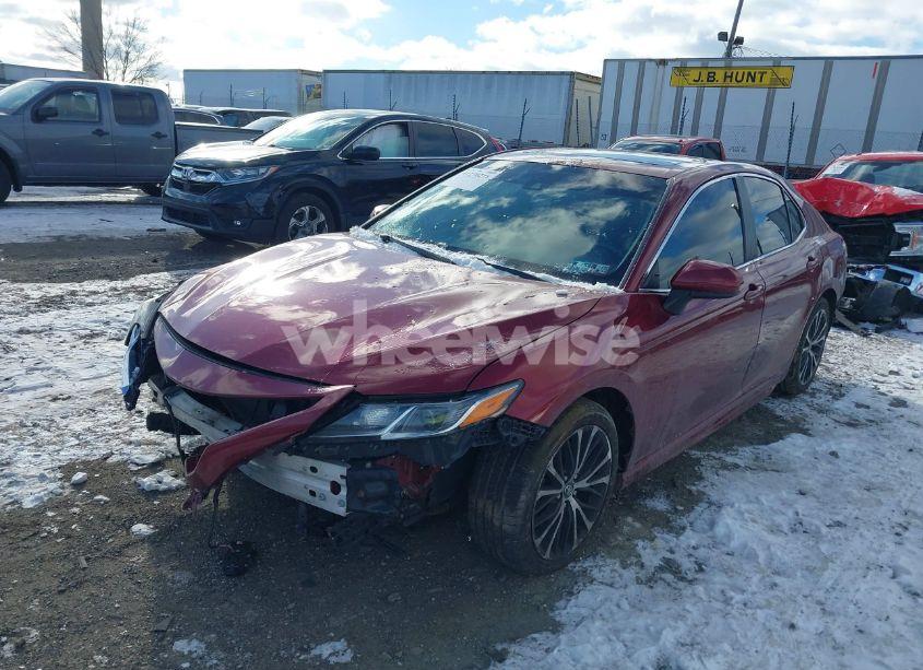 Photo 2 of 2018 Toyota Camry SE (VIN 4T1B11HK6JU505015)