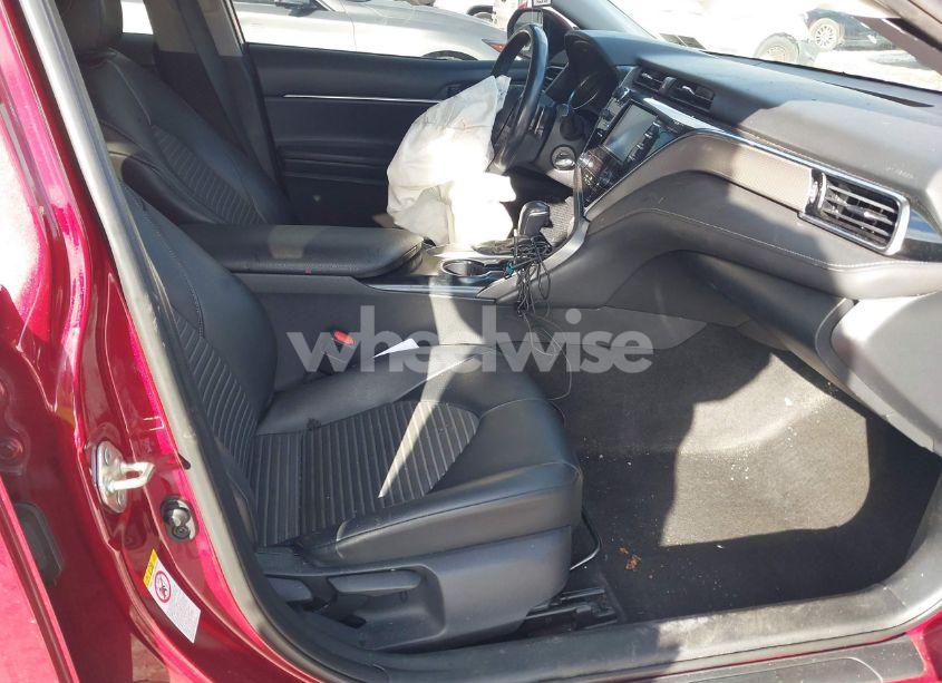 Photo 5 of 2018 Toyota Camry SE (VIN 4T1B11HK6JU505015)