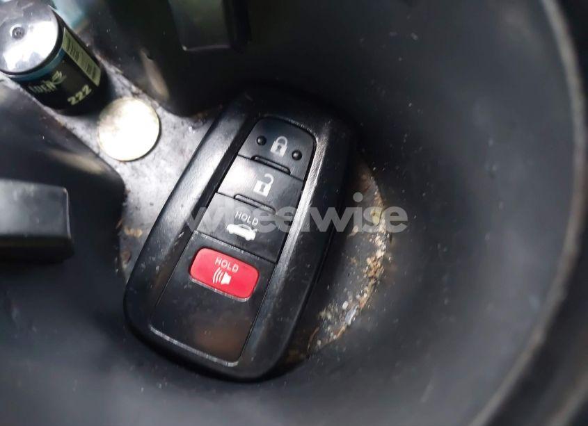 Photo 11 of 2018 Toyota Camry LE (VIN 4T1B11HK6JU508335)