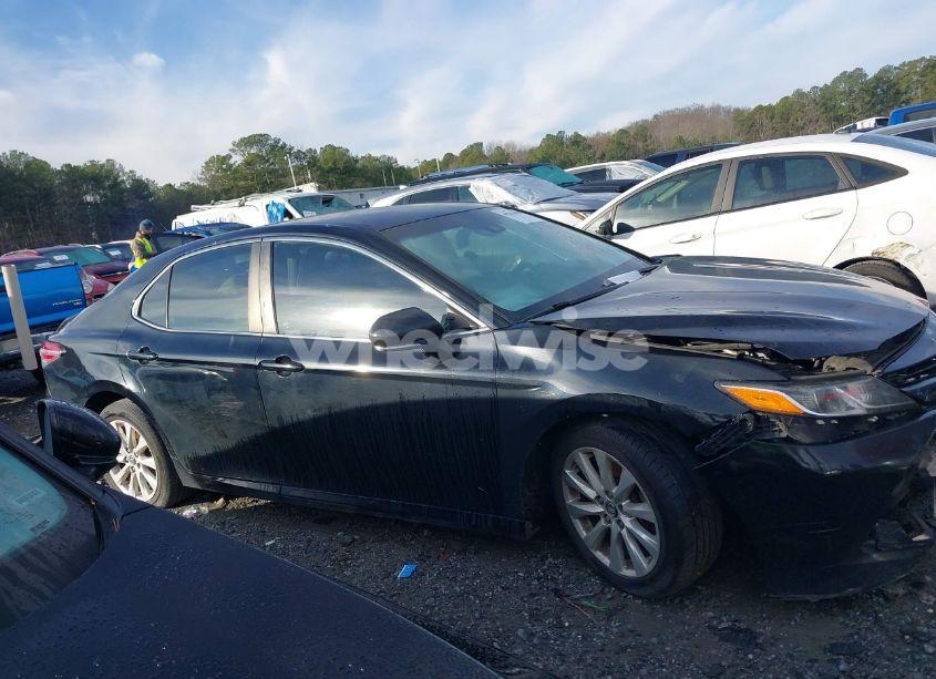 Photo 13 of 2018 Toyota Camry LE (VIN 4T1B11HK6JU508335)