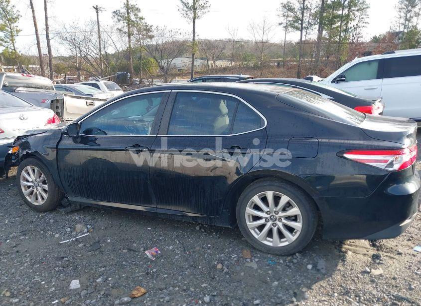 Photo 14 of 2018 Toyota Camry LE (VIN 4T1B11HK6JU508335)