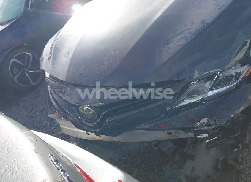 Photo 6 of 2018 Toyota Camry LE (VIN 4T1B11HK6JU508335)