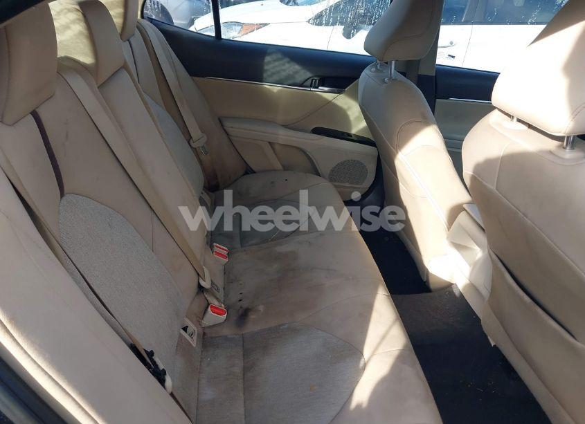 Photo 8 of 2018 Toyota Camry LE (VIN 4T1B11HK6JU508335)