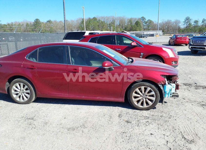 Photo 13 of 2018 Toyota Camry LE (VIN 4T1B11HK6JU514720)