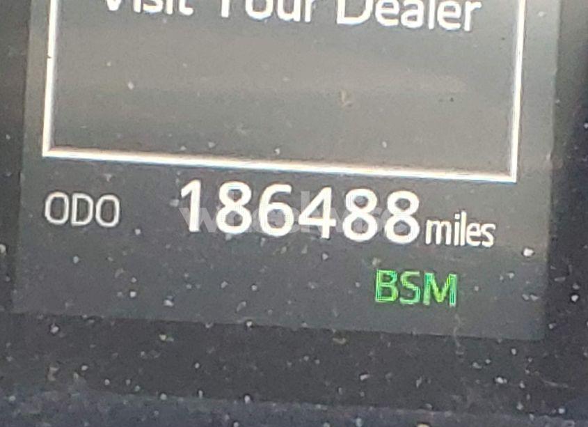 Photo 15 of 2018 Toyota Camry LE (VIN 4T1B11HK6JU514720)