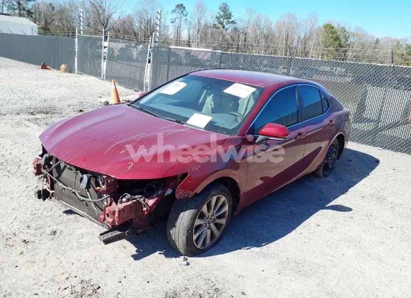 Photo 2 of 2018 Toyota Camry LE (VIN 4T1B11HK6JU514720)