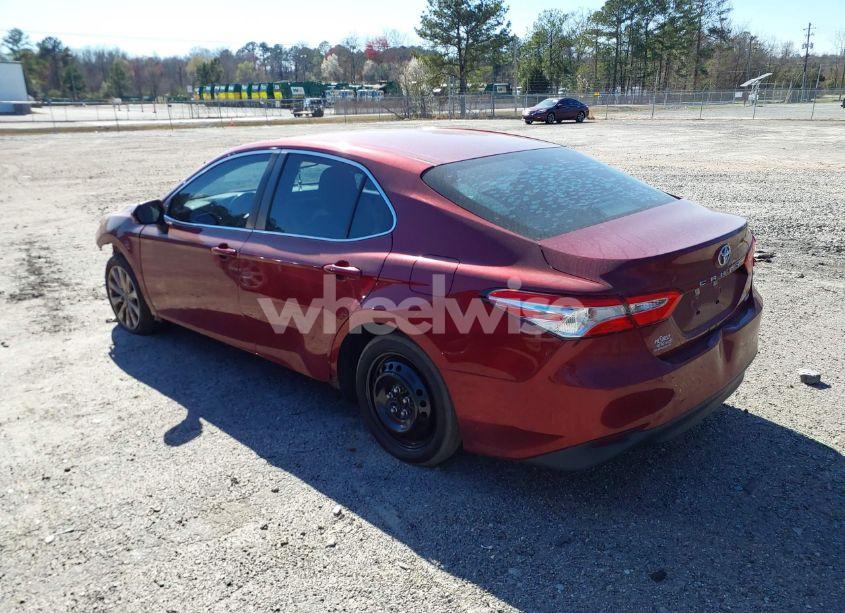 Photo 3 of 2018 Toyota Camry LE (VIN 4T1B11HK6JU514720)