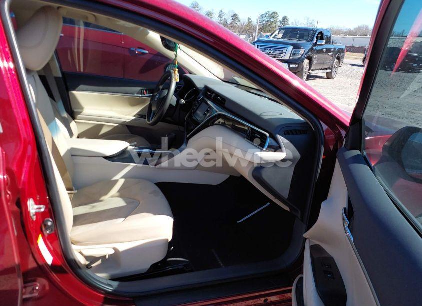 Photo 5 of 2018 Toyota Camry LE (VIN 4T1B11HK6JU514720)