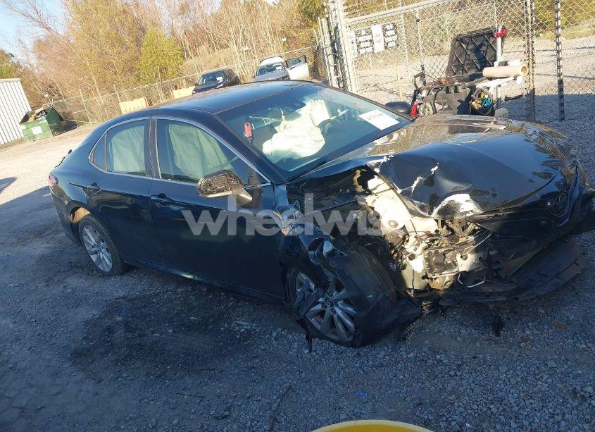 Photo 14 of 2018 Toyota Camry LE (VIN 4T1B11HK6JU515124)