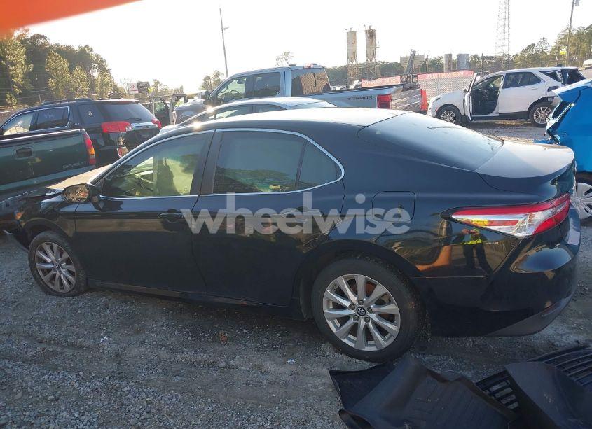 Photo 15 of 2018 Toyota Camry LE (VIN 4T1B11HK6JU515124)