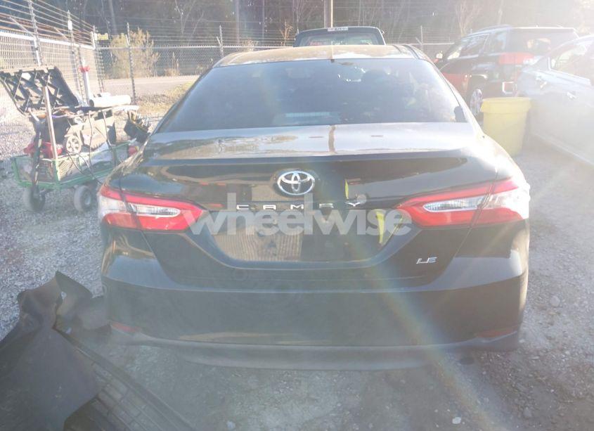 Photo 17 of 2018 Toyota Camry LE (VIN 4T1B11HK6JU515124)
