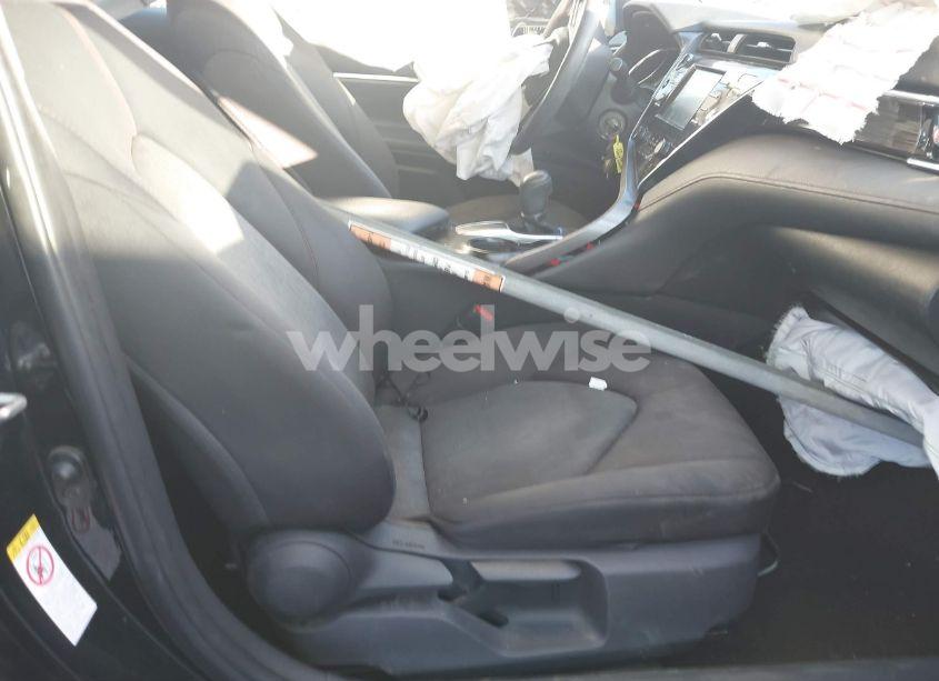 Photo 5 of 2018 Toyota Camry LE (VIN 4T1B11HK6JU515124)