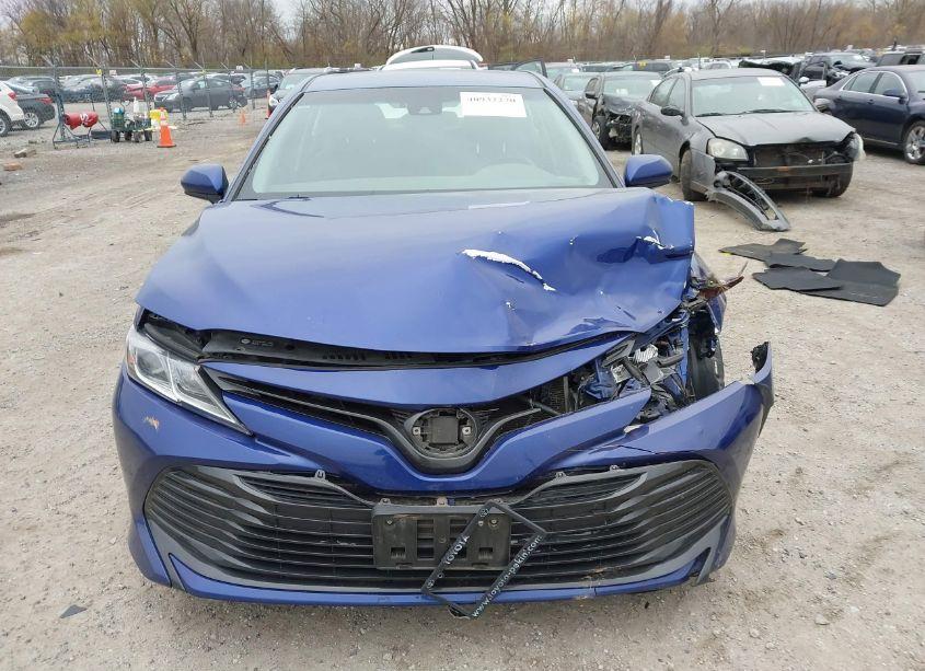 Photo 12 of 2018 Toyota Camry LE (VIN 4T1B11HK6JU525684)
