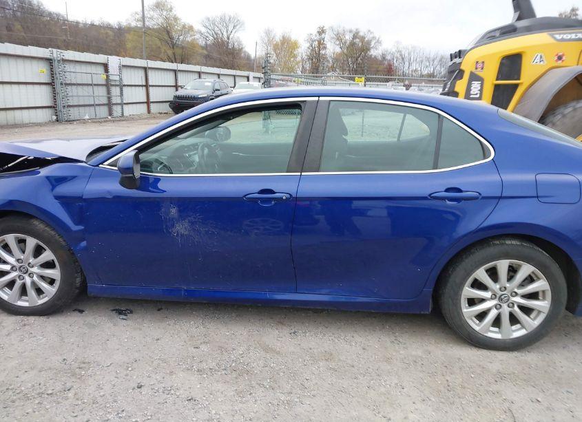 Photo 14 of 2018 Toyota Camry LE (VIN 4T1B11HK6JU525684)