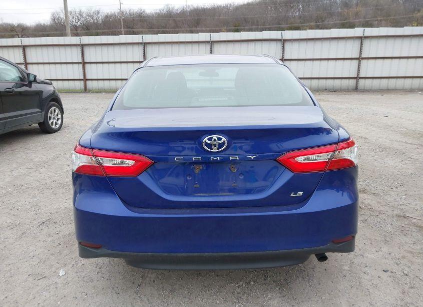 Photo 16 of 2018 Toyota Camry LE (VIN 4T1B11HK6JU525684)