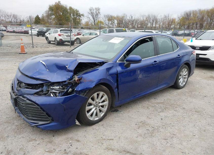 Photo 2 of 2018 Toyota Camry LE (VIN 4T1B11HK6JU525684)