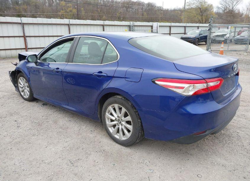 Photo 3 of 2018 Toyota Camry LE (VIN 4T1B11HK6JU525684)