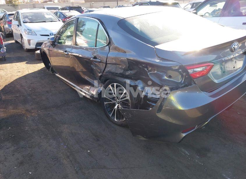 Photo 18 of 2018 Toyota Camry SE (VIN 4T1B11HK6JU542856)