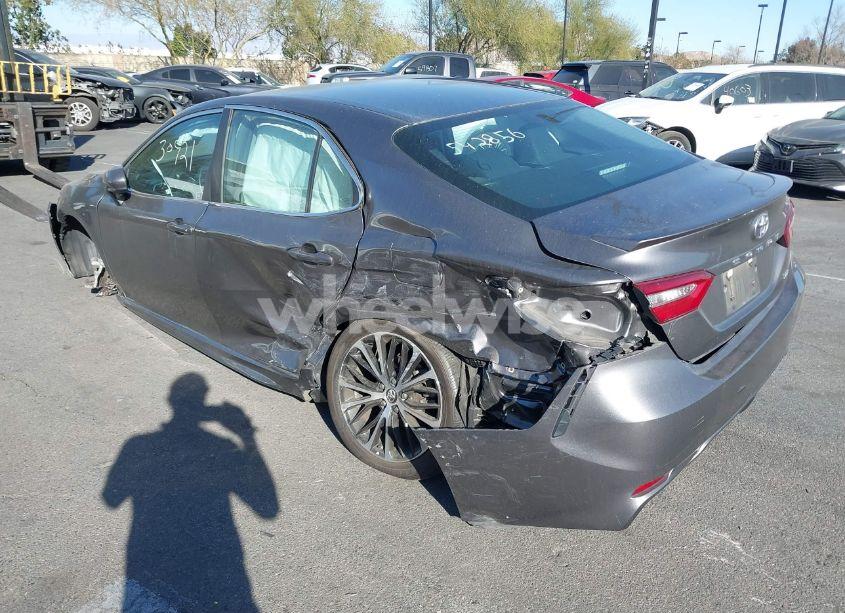 Photo 3 of 2018 Toyota Camry SE (VIN 4T1B11HK6JU542856)