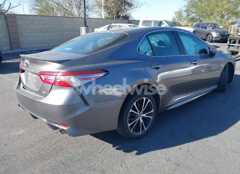 Photo 4 of 2018 Toyota Camry SE (VIN 4T1B11HK6JU542856)