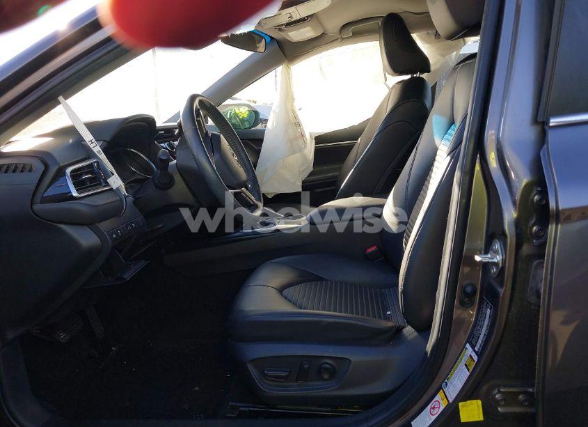 Photo 5 of 2018 Toyota Camry SE (VIN 4T1B11HK6JU542856)