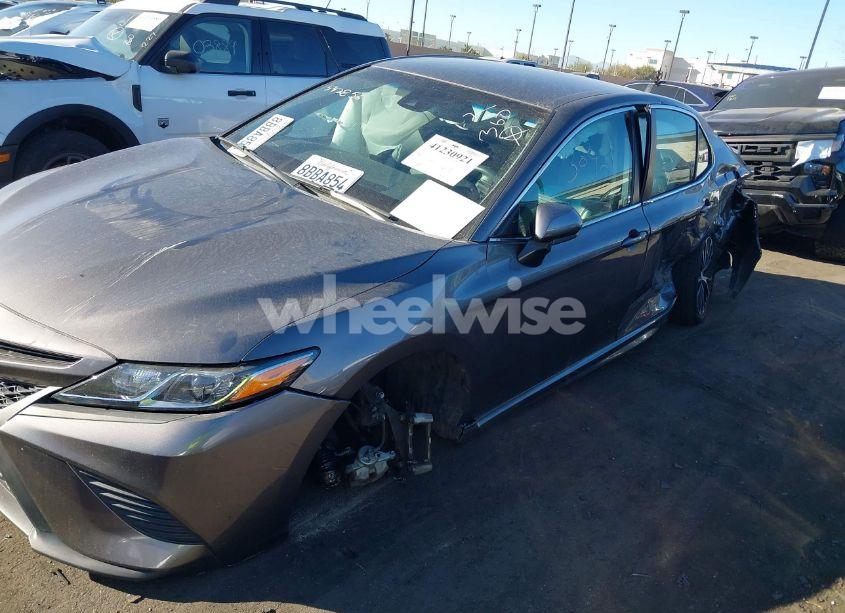 Photo 6 of 2018 Toyota Camry SE (VIN 4T1B11HK6JU542856)