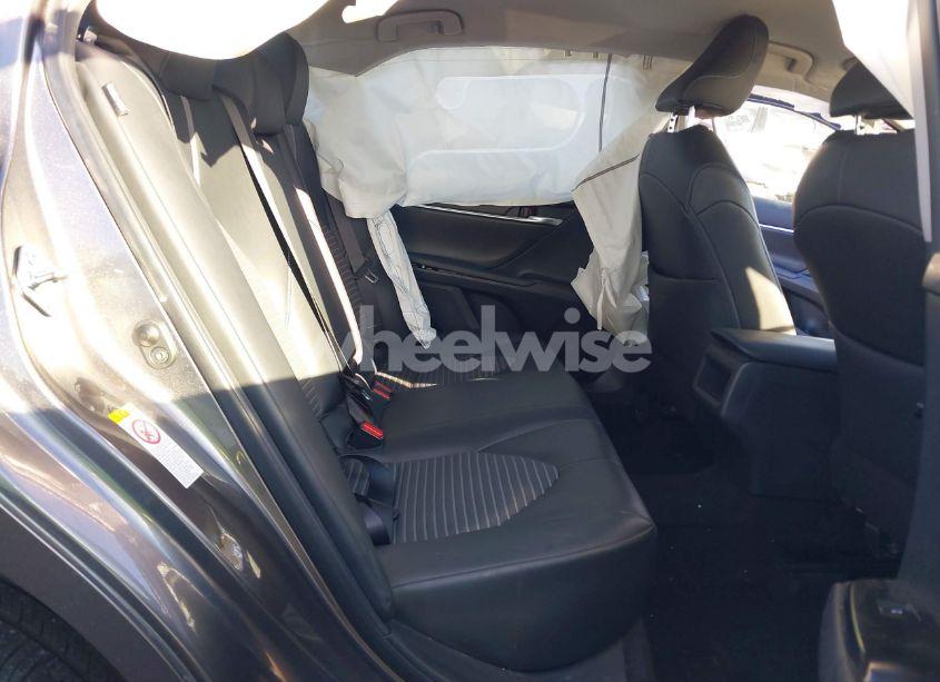 Photo 8 of 2018 Toyota Camry SE (VIN 4T1B11HK6JU542856)