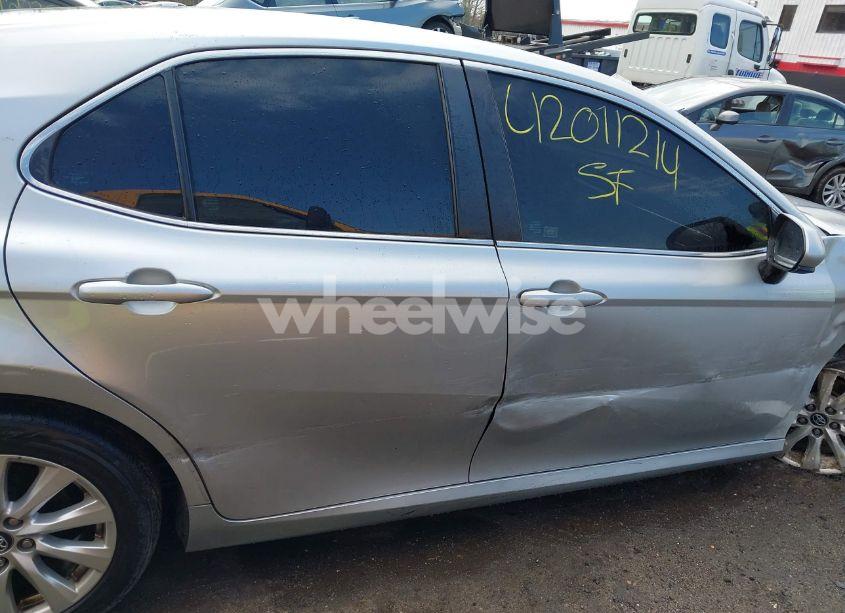 Photo 13 of 2018 Toyota Camry LE (VIN 4T1B11HK6JU547913)