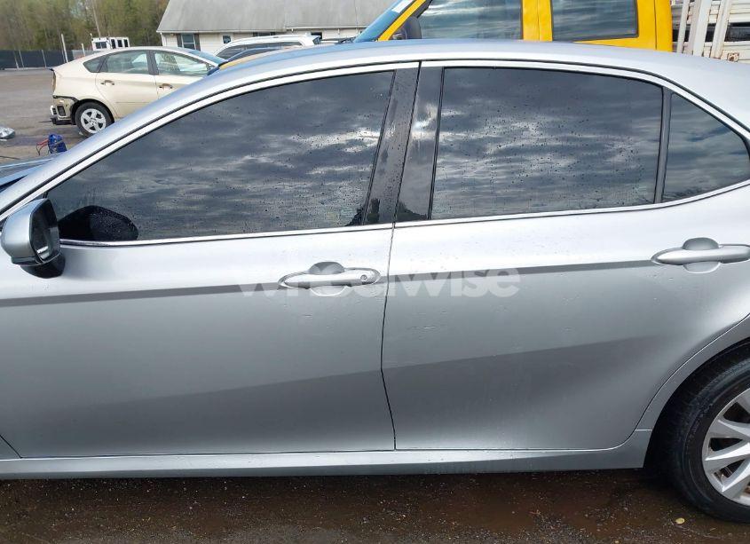 Photo 14 of 2018 Toyota Camry LE (VIN 4T1B11HK6JU547913)