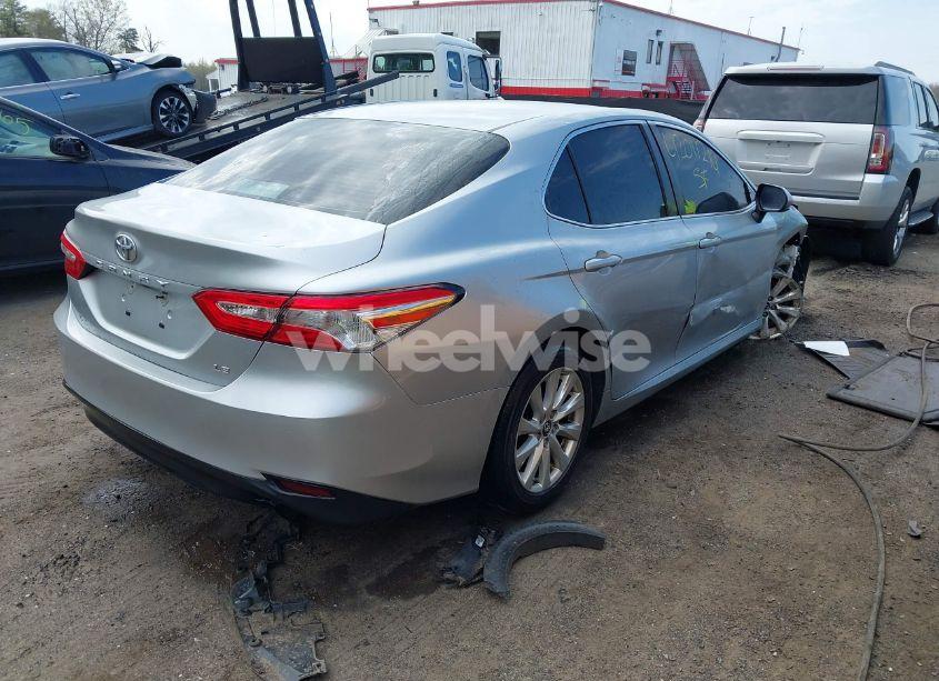Photo 4 of 2018 Toyota Camry LE (VIN 4T1B11HK6JU547913)