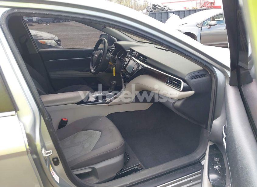 Photo 5 of 2018 Toyota Camry LE (VIN 4T1B11HK6JU547913)