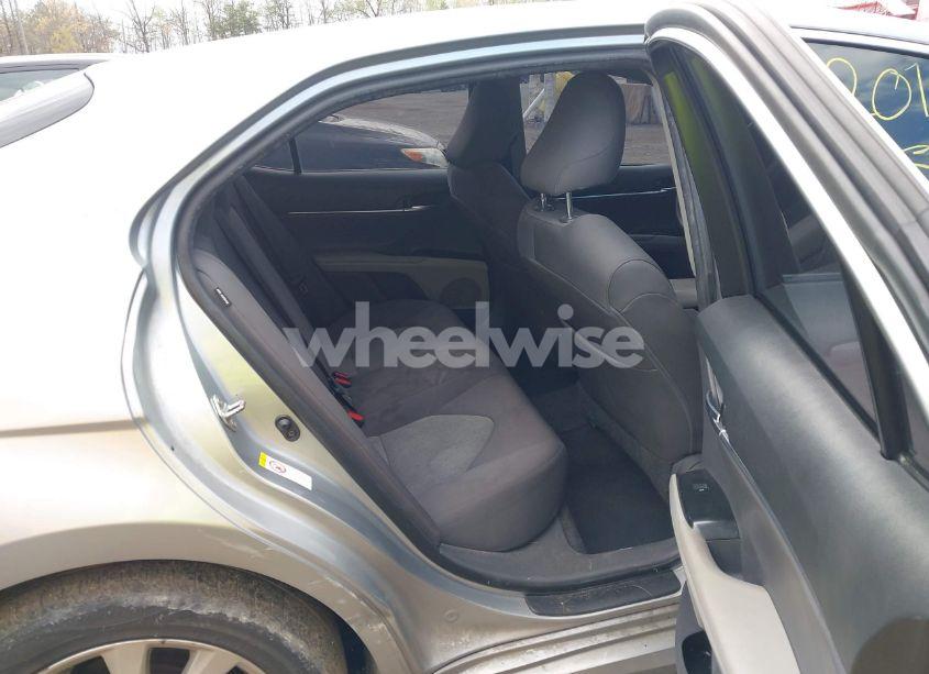 Photo 8 of 2018 Toyota Camry LE (VIN 4T1B11HK6JU547913)