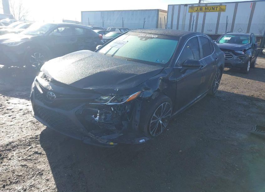 Photo 2 of 2018 Toyota Camry SE (VIN 4T1B11HK6JU551248)