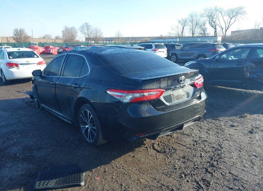 Photo 3 of 2018 Toyota Camry SE (VIN 4T1B11HK6JU551248)