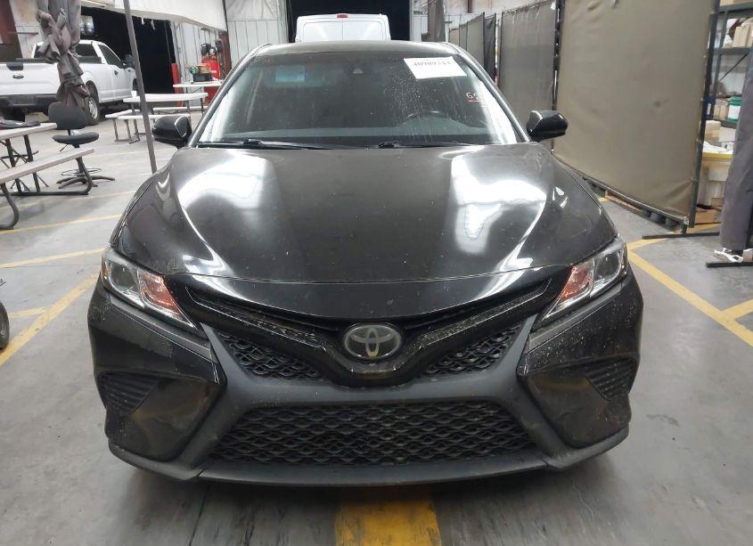 Photo 12 of 2018 Toyota Camry SE (VIN 4T1B11HK6JU556840)