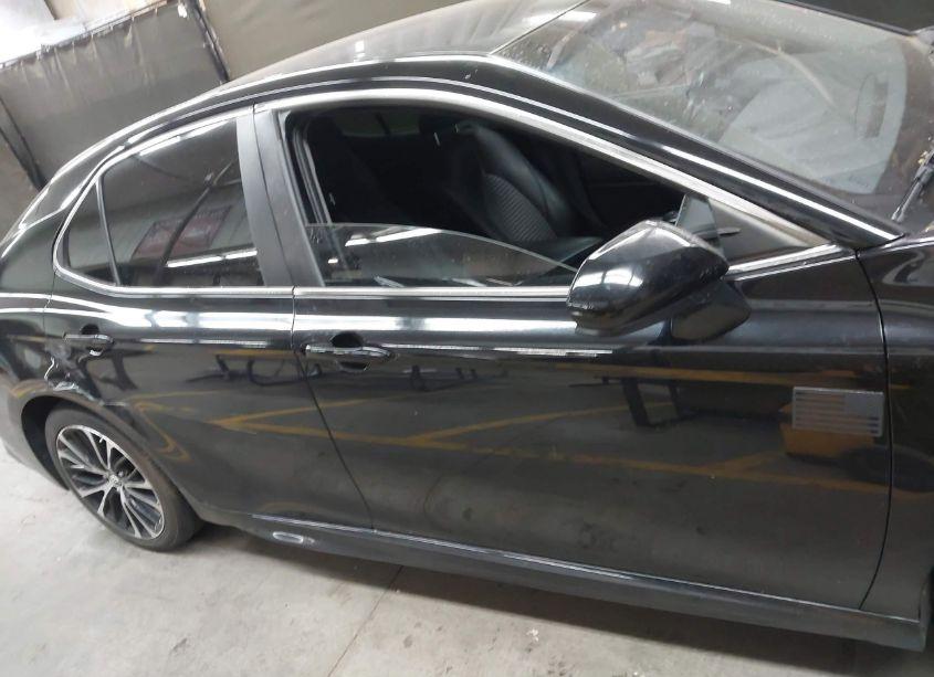 Photo 13 of 2018 Toyota Camry SE (VIN 4T1B11HK6JU556840)