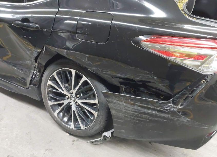 Photo 6 of 2018 Toyota Camry SE (VIN 4T1B11HK6JU556840)