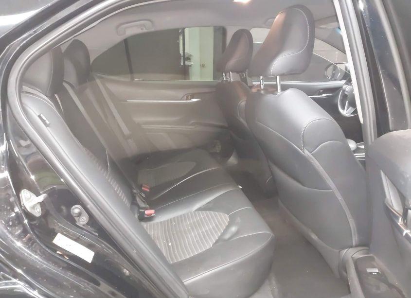 Photo 8 of 2018 Toyota Camry SE (VIN 4T1B11HK6JU556840)