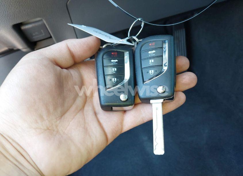 Photo 11 of 2018 Toyota Camry L (VIN 4T1B11HK6JU563304)