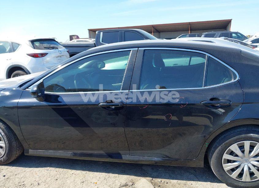 Photo 15 of 2018 Toyota Camry L (VIN 4T1B11HK6JU563304)