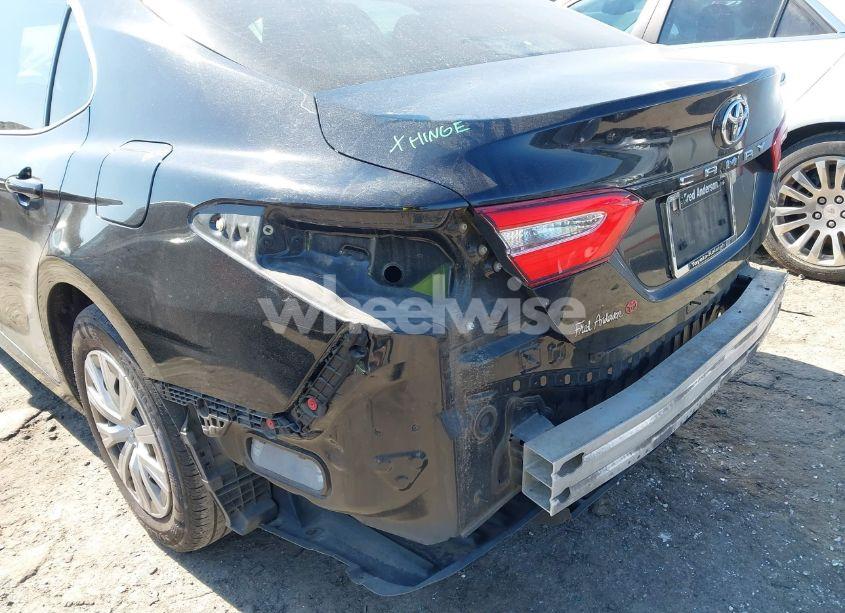 Photo 18 of 2018 Toyota Camry L (VIN 4T1B11HK6JU563304)