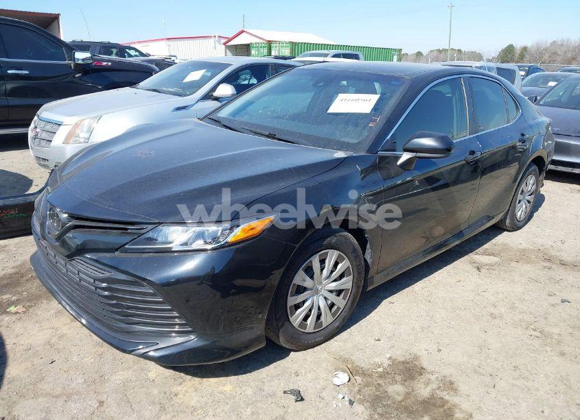 Photo 2 of 2018 Toyota Camry L (VIN 4T1B11HK6JU563304)