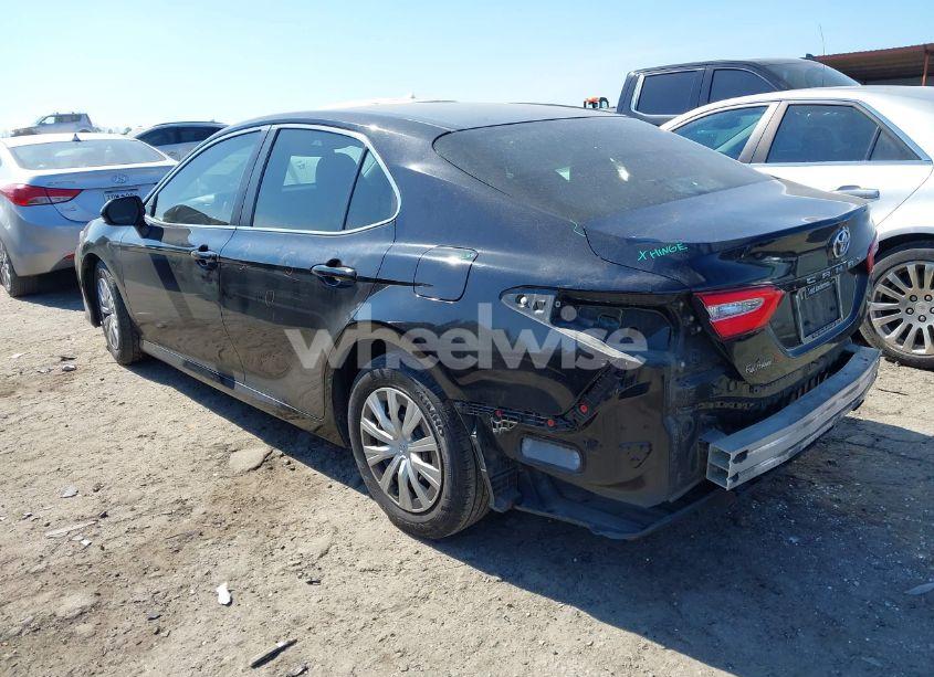 Photo 3 of 2018 Toyota Camry L (VIN 4T1B11HK6JU563304)