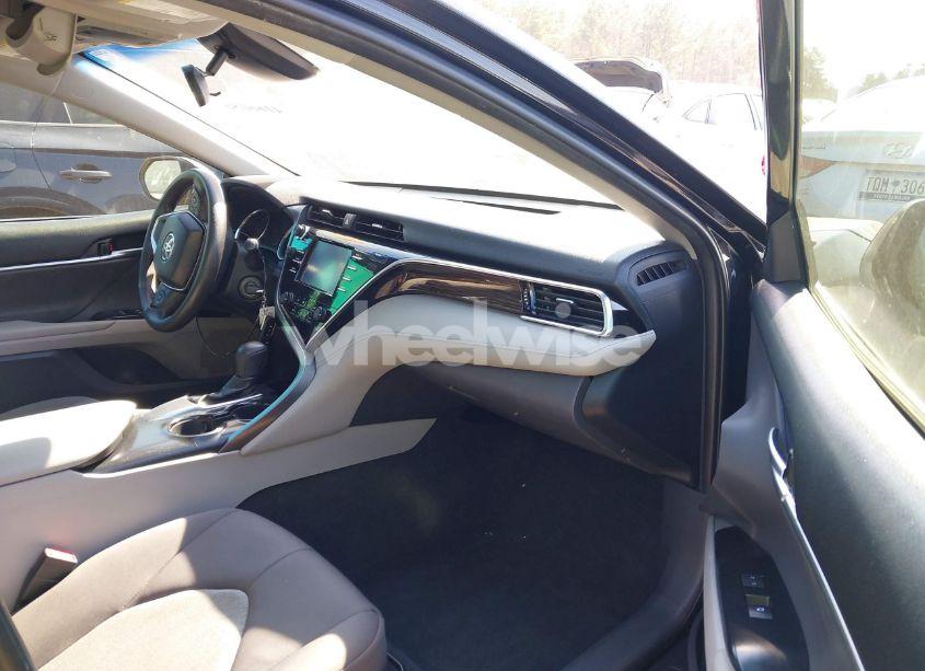 Photo 5 of 2018 Toyota Camry L (VIN 4T1B11HK6JU563304)