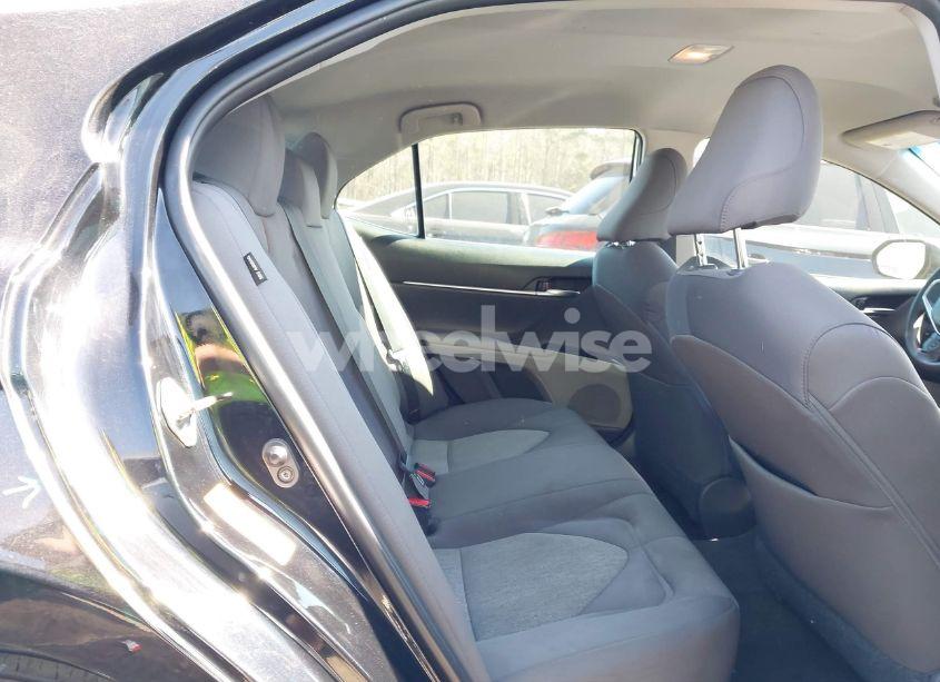 Photo 8 of 2018 Toyota Camry L (VIN 4T1B11HK6JU563304)